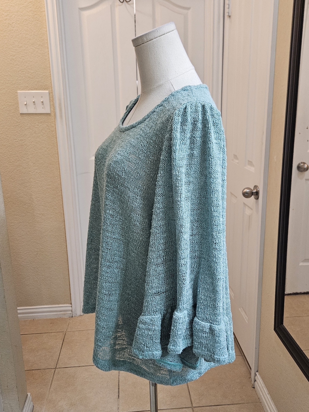 Nally & Millie Lightweight Knit Ruffle Sleeve Top – Size Small NWT - Picture 7 of 13